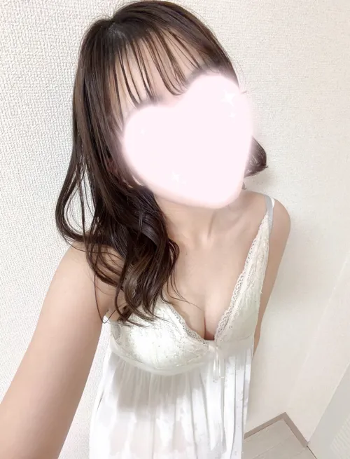 小夏なこ〜愛嬌抜群 | 草津駅5分！SWEET ROSE（スイートロゼ）草津・滋賀メンズエステ 完全個室の大人の空間